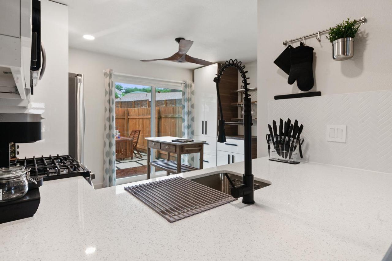 דירות Contemporary Couples Getaway Near Austin Favorites - Loft 21 מראה חיצוני תמונה